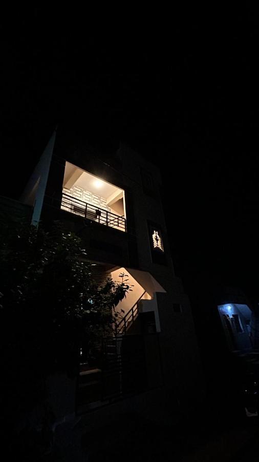 Supritha Homestay Хампи Экстерьер фото