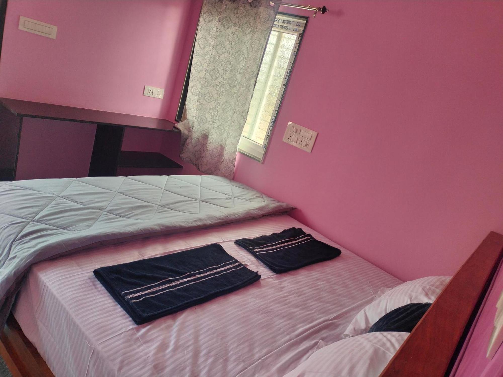Supritha Homestay Хампи Экстерьер фото